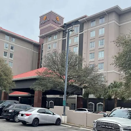 La Quinta By Wyndham San Antonio Airport Hotel